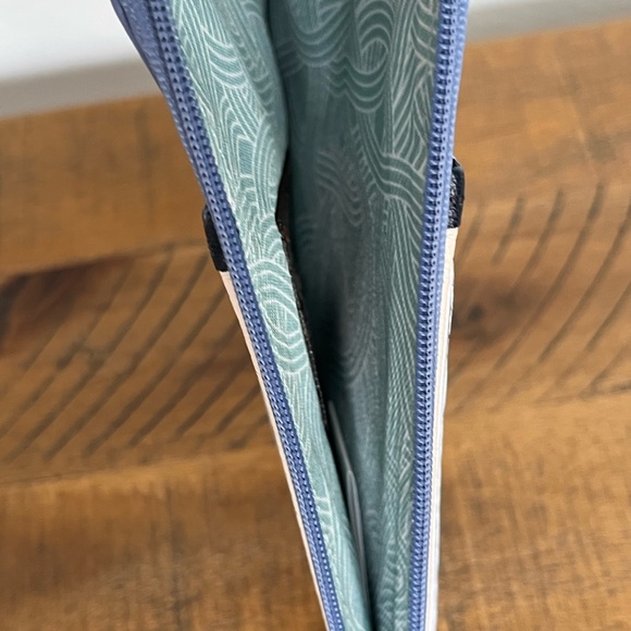 The Sak Iris wallet in leather elevated Card holder - Picture 3 of 3